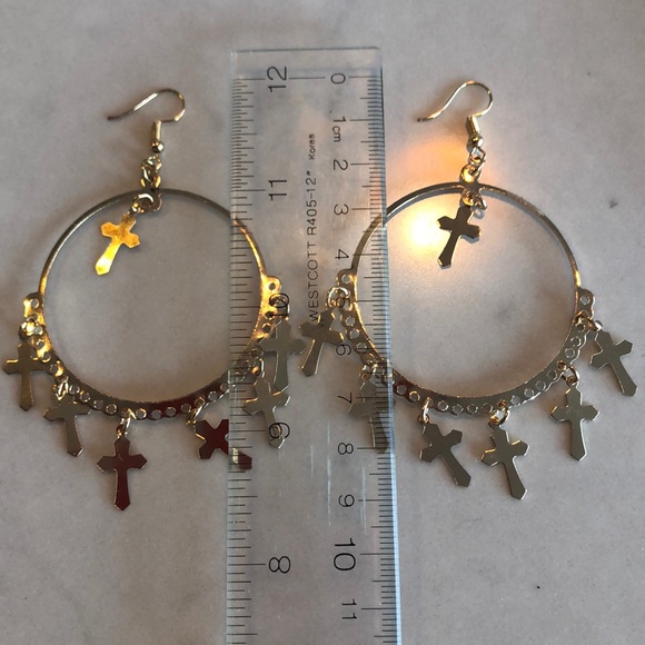 Beautiful chandelier earrings with cross detail - Picture 3 of 5
